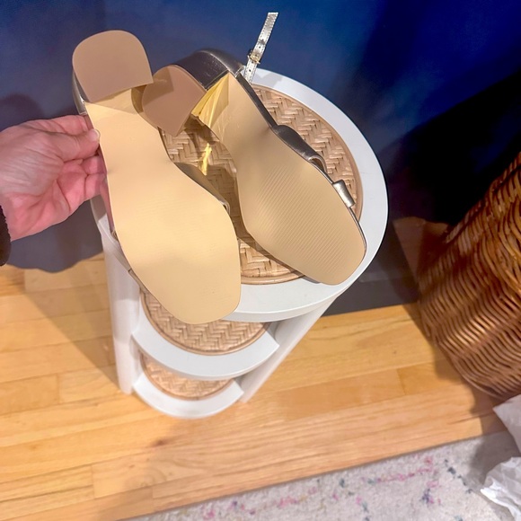 Lilly Pulitzer “Kendall” Gold Ankle Strap Heels SZ 7 - Picture 6 of 9